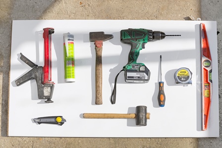 Outillage à prévoir pour installer une verrière atelier d'artiste