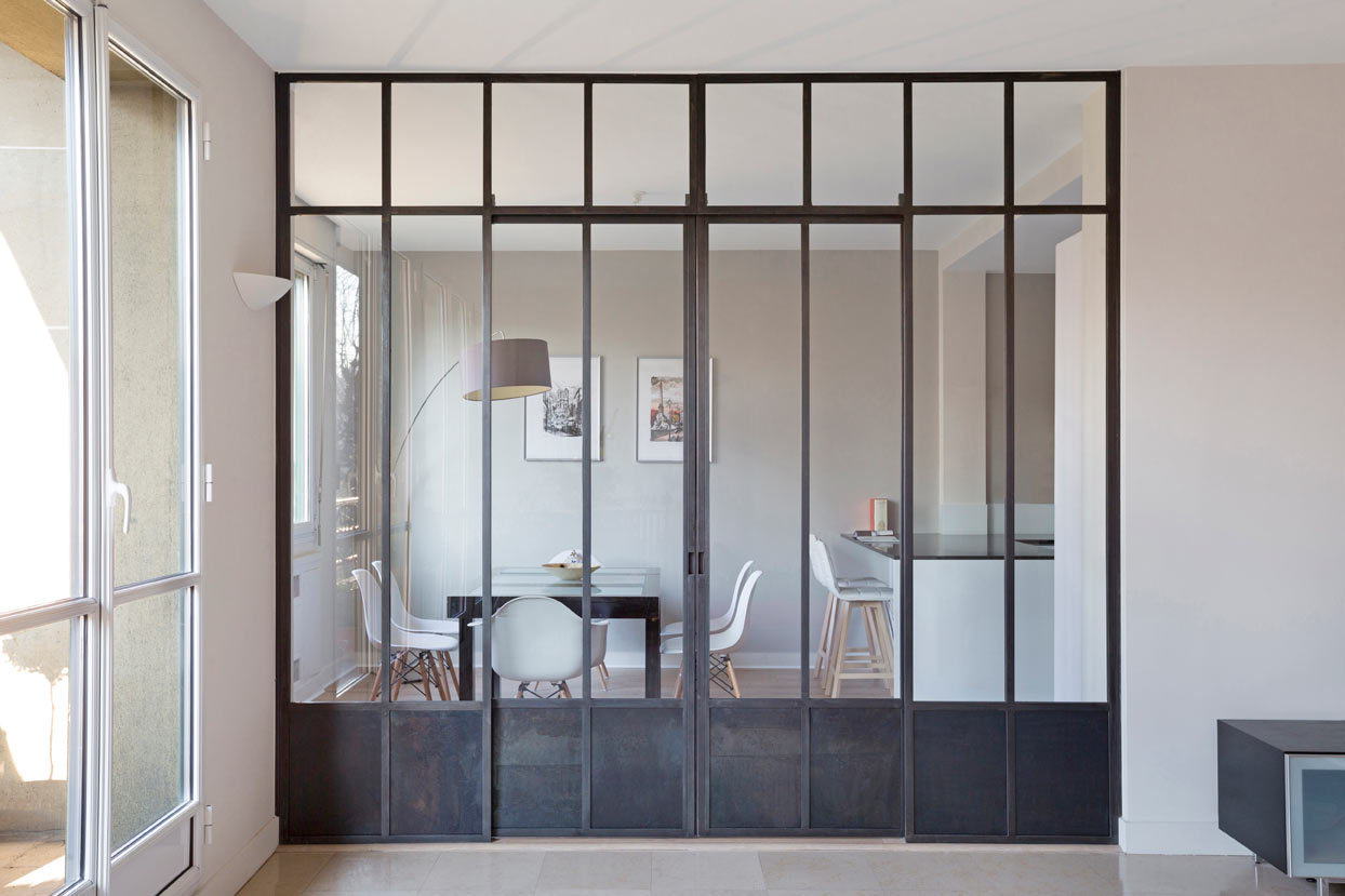 Porte coulissante à 2 vantaux en finition patinée pour une cuisine - Modèle LOFT